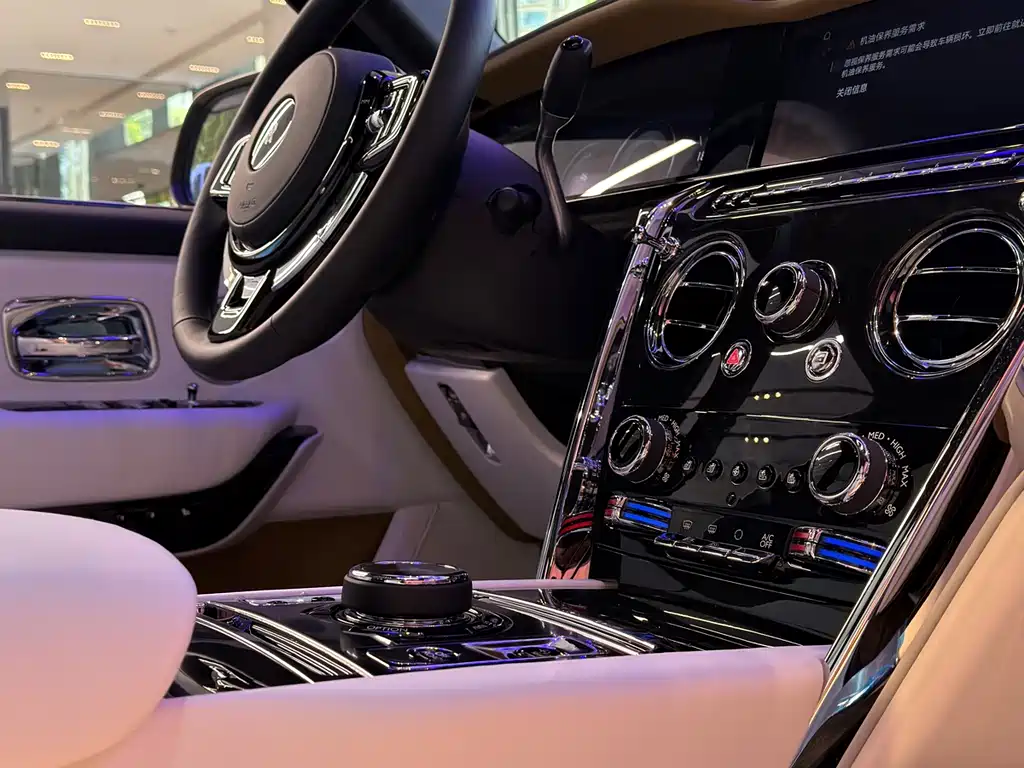 Cullinan 2024 four-seat version купить на сайте DeffCars