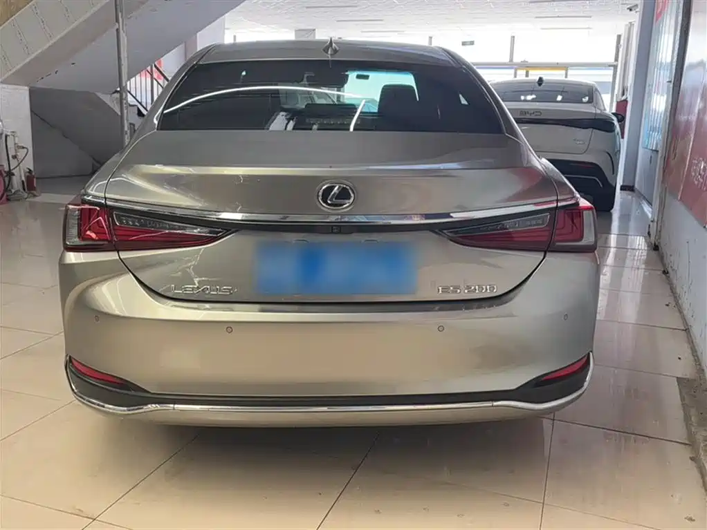 Lexus ES 2022 200 Excellence Edition купить на сайте DeffCars