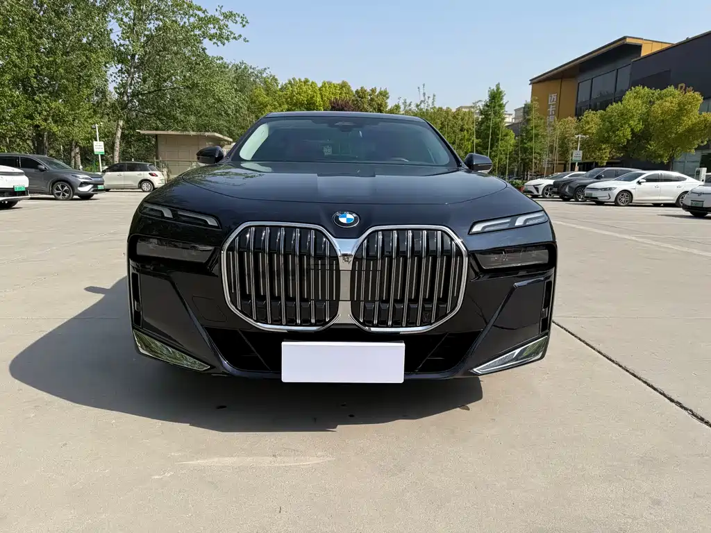 BMW 7 Series 2023 735Li M Sports Package купить на сайте DeffCars
