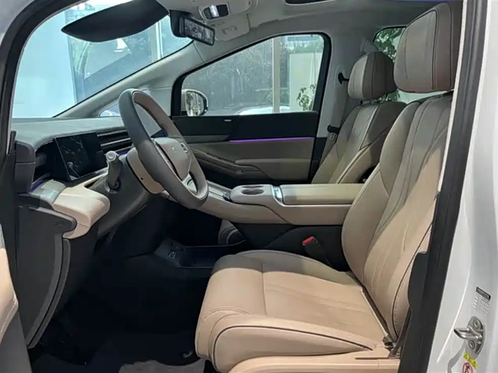 Xpeng X9 2025 pure electric 740 long battery life Max купить на сайте DeffCars