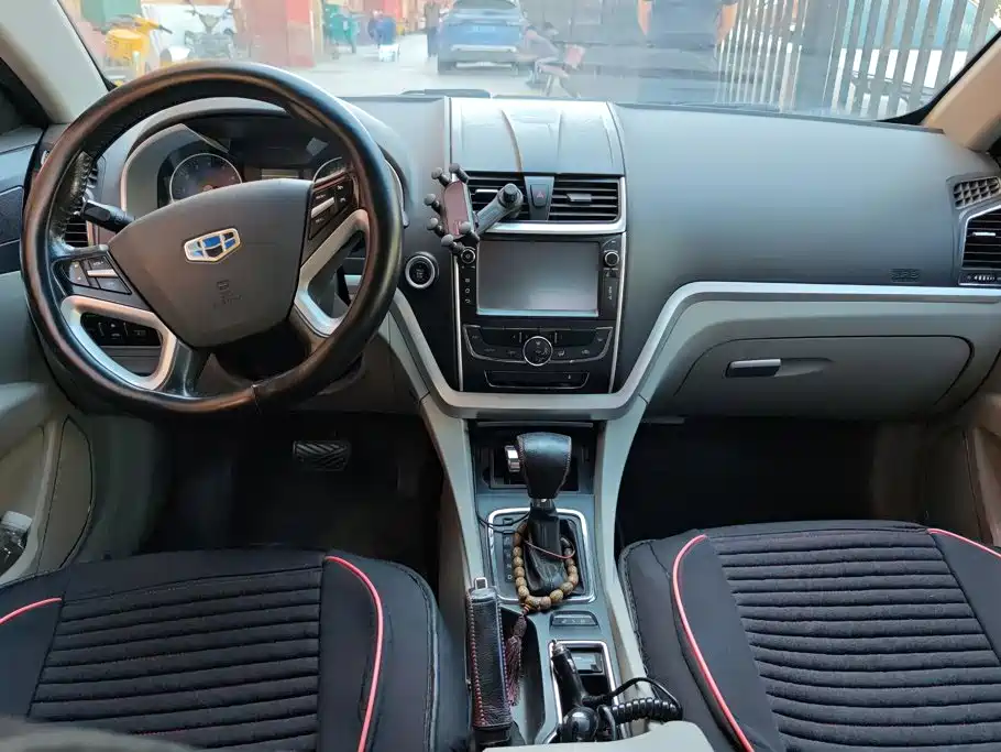 Emgrand 2015 Three-Car 1.5L CVT Up Edition купить на сайте DeffCars
