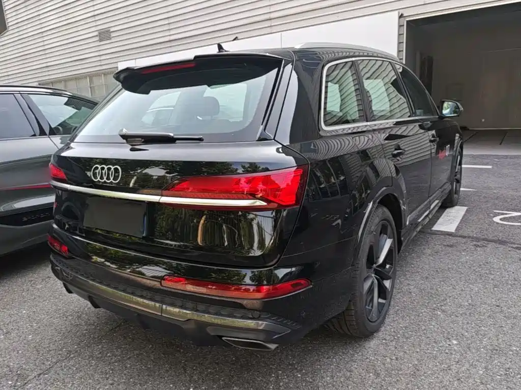 Audi Q7 2025 55 TFSI quattro S line sports купить на сайте DeffCars