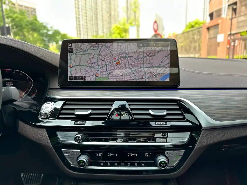 BMW 5 Series 2022 facelift 2 530Li leading model luxury package купить на сайте DeffCars
