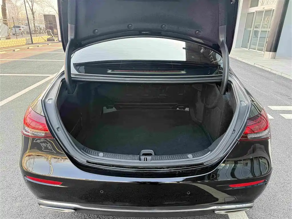 Mercedes-Benz E-Class 2023 facelift E 260 L купить на сайте DeffCars