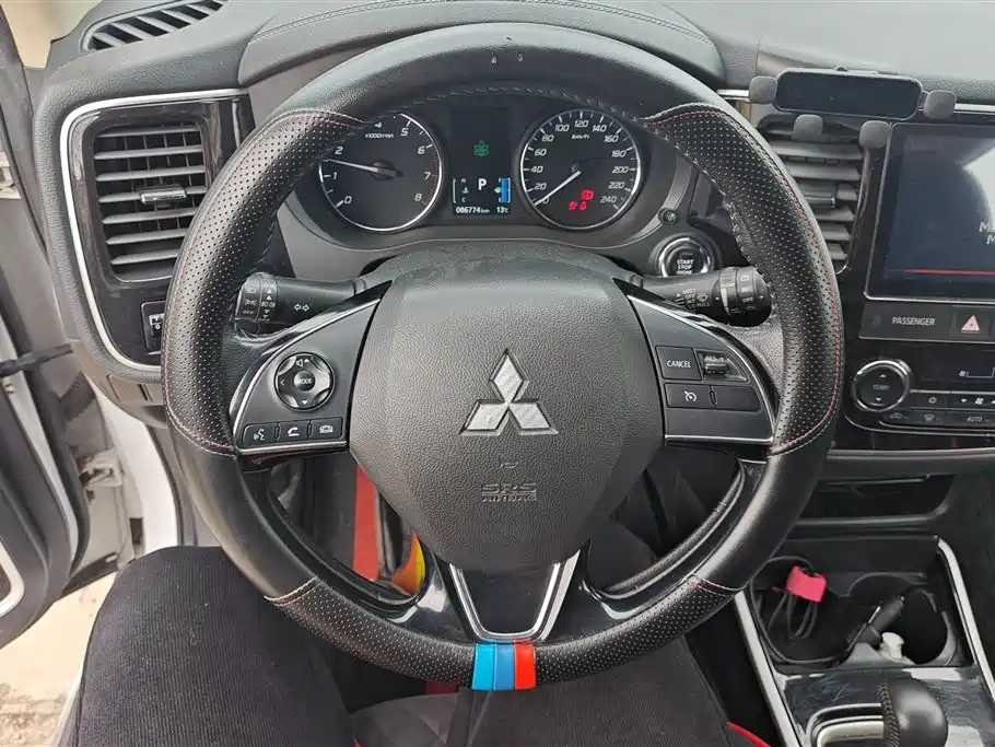 Outlander 2019 2.0L 2WD Enjoy Edition, 5 seats, National VI купить на сайте DeffCars