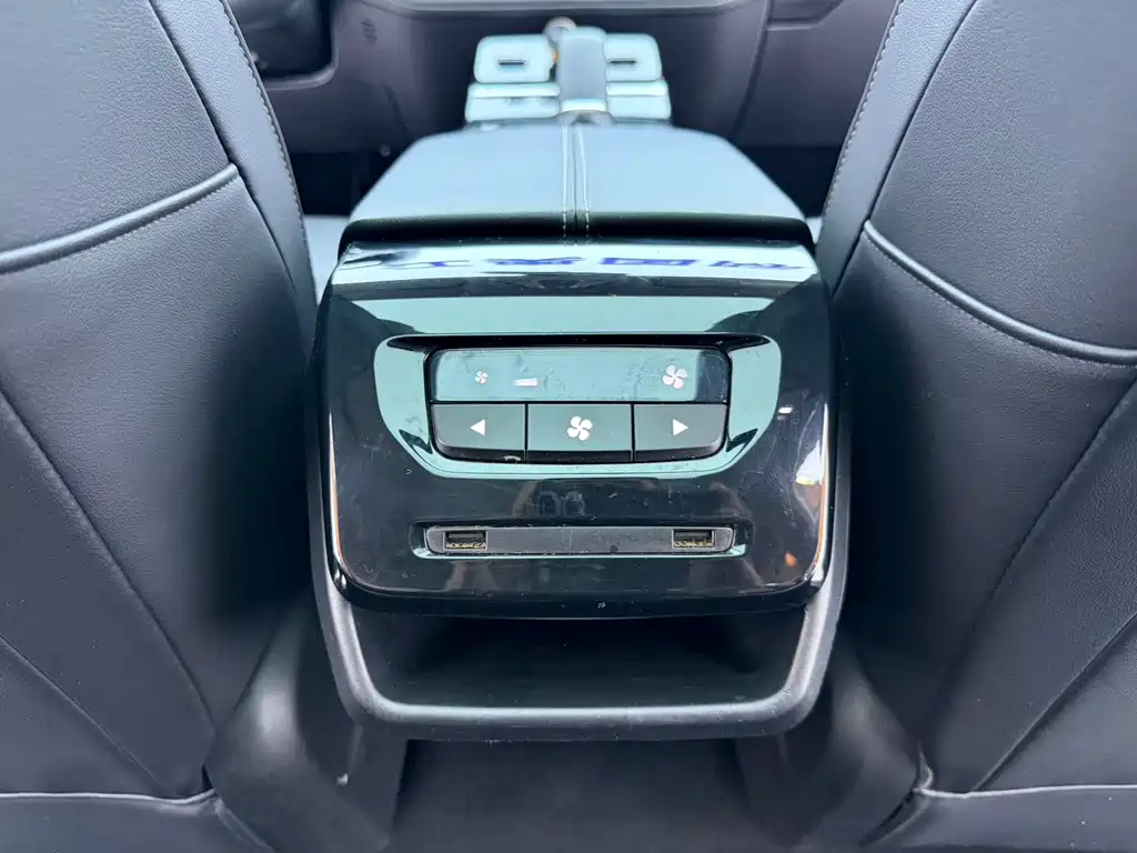 Wuling Capgemini 2022 1.5T CVT flagship model купить на сайте DeffCars