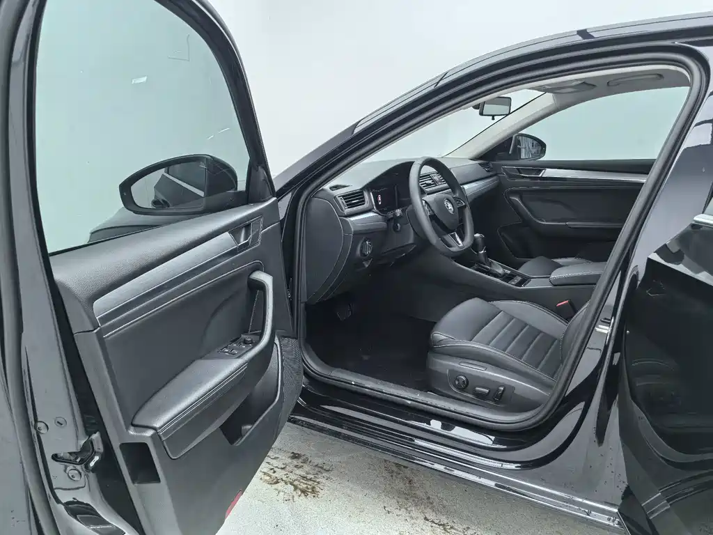 Superb 2023 facelift TSI280 DSG exclusive version купить на сайте DeffCars
