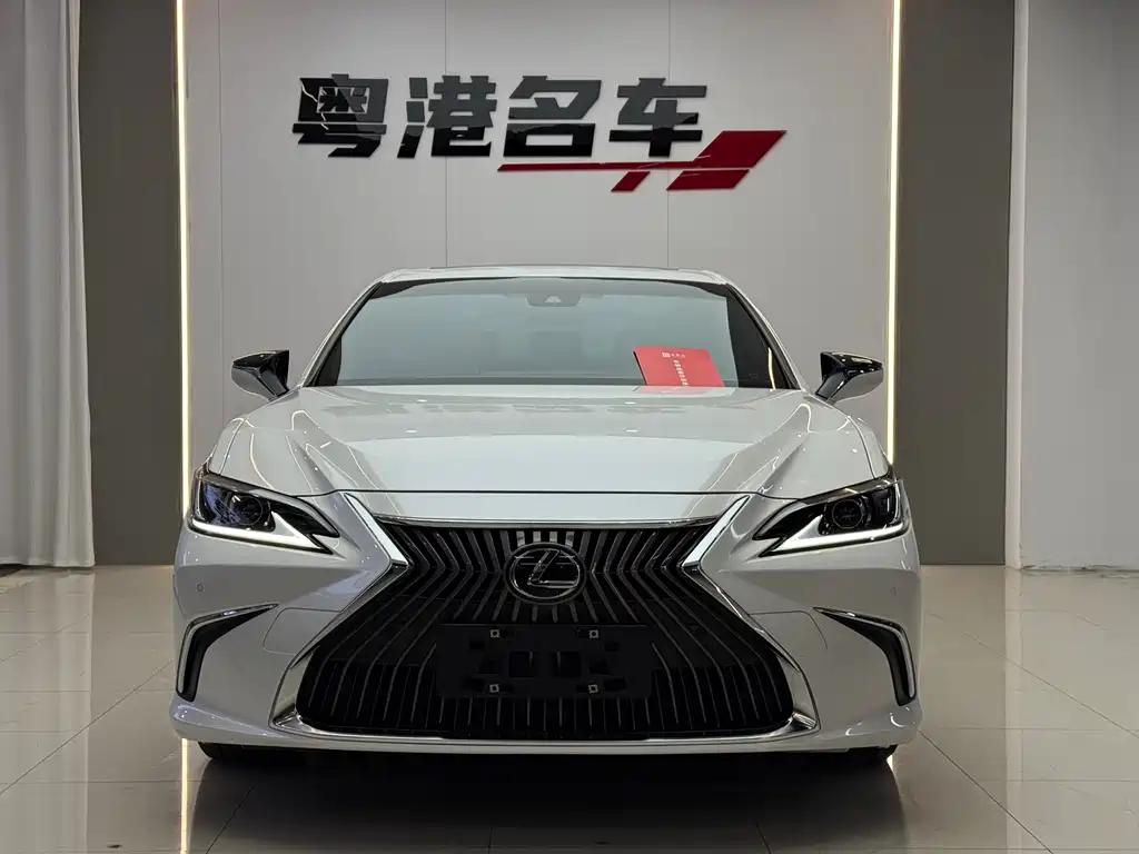 Lexus ES 2020 200 Deluxe Edition купить на сайте DeffCars