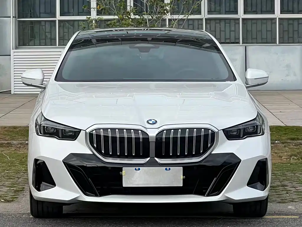 BMW 5 Series 2026 530Li Leading M Sports Package купить на сайте DeffCars