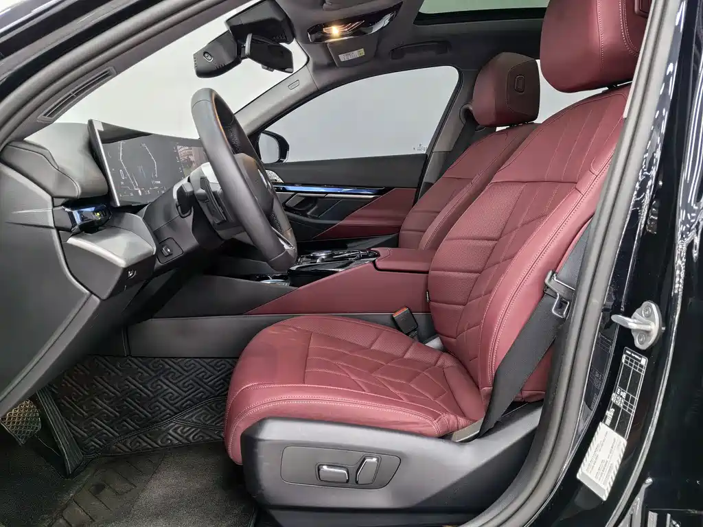 BMW 5 Series 2025 530Li Leading M Sports Package купить на сайте DeffCars