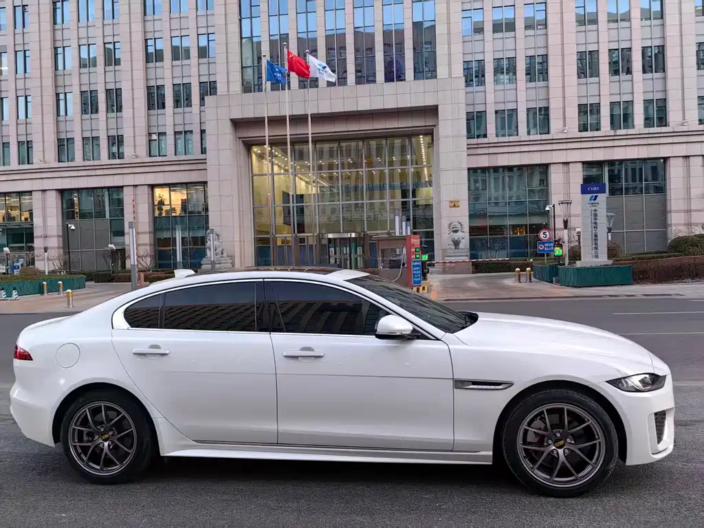 Jaguar XEL 2021 2.0T 250PS R-DYNAMIC SE Technology Sports Edition купить на сайте DeffCars