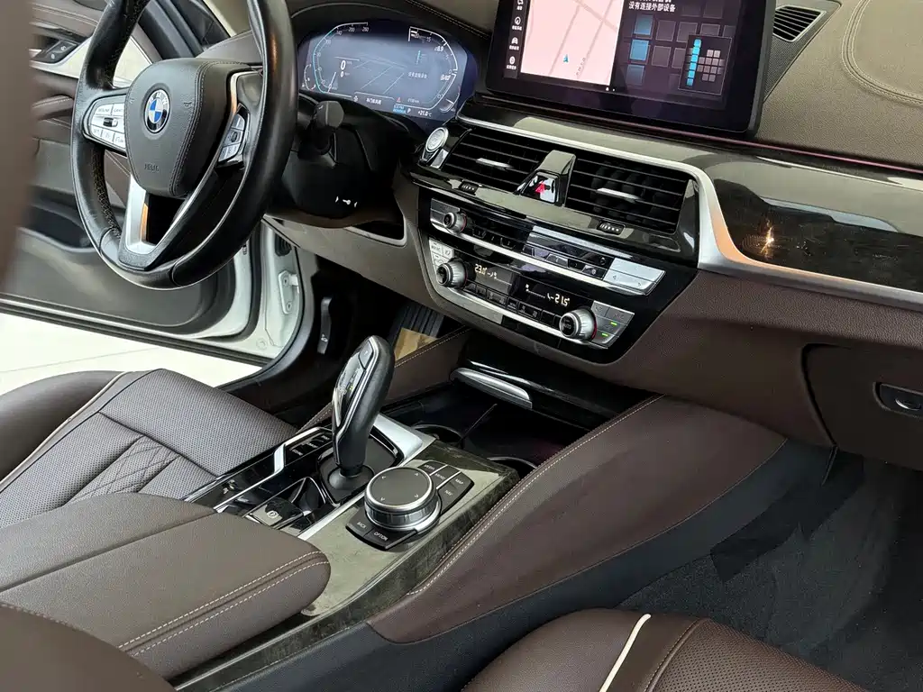 BMW 5 Series 2022 525Li Luxury Package купить на сайте DeffCars