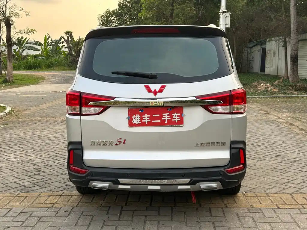 Wuling Hongguang 2016 1.5L S1 Exclusive Type National V купить на сайте DeffCars