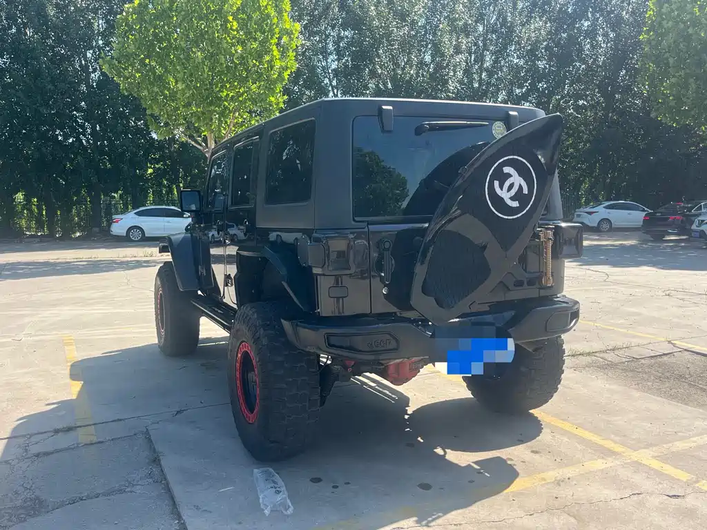 Wrangler 2013 3.6L Sahara four-door version купить на сайте DeffCars