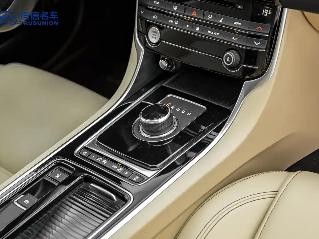 Jaguar XEL 2018 2.0T 200PS Exclusive Edition купить на сайте DeffCars