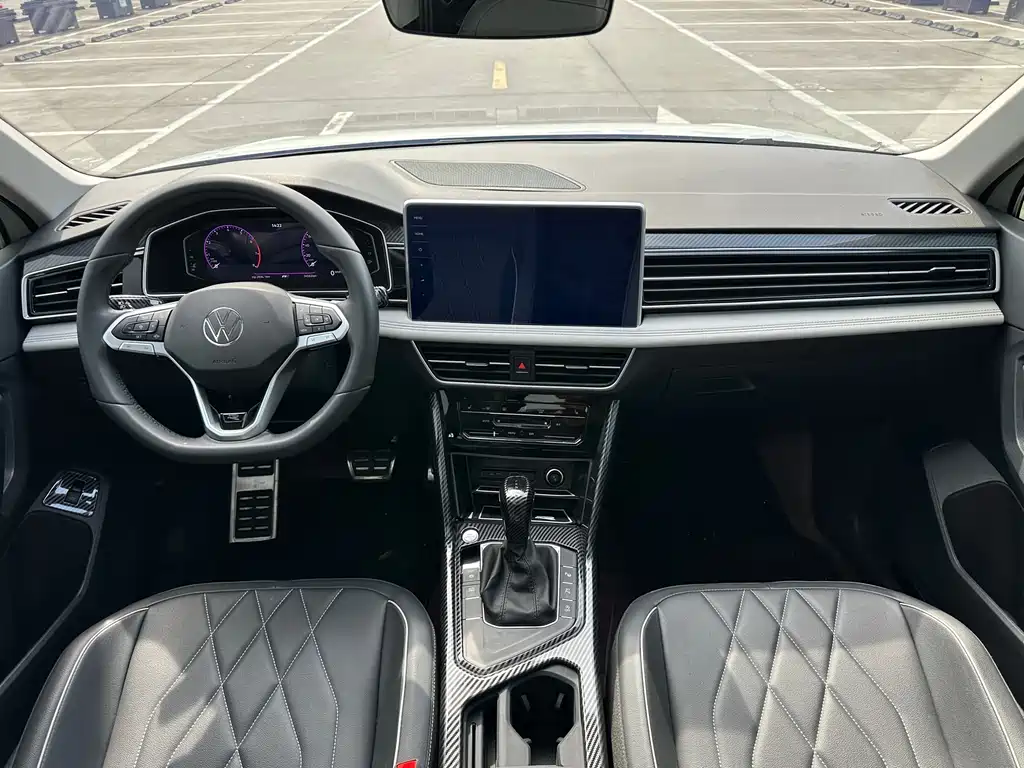 Tiguan L 2024 Outstanding Model 330TSI Automatic Two-wheel Drive R-Line Longyao Edition купить на сайте DeffCars