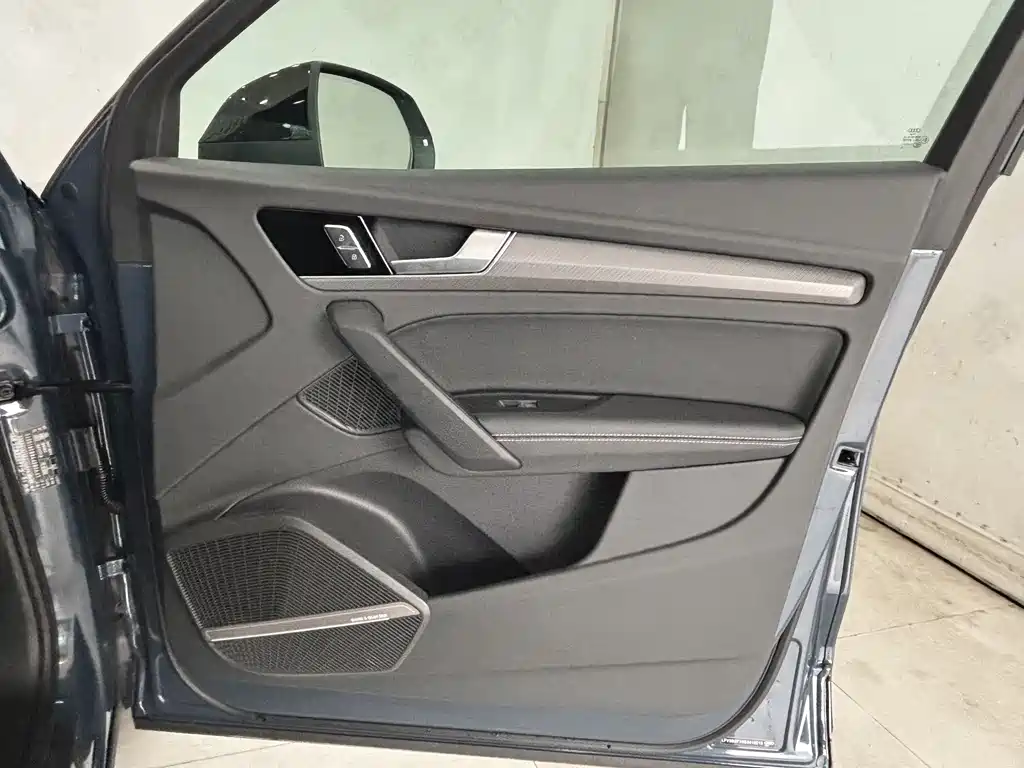 Audi Q5L 2025 45 TFSI luxury and dynamic model купить на сайте DeffCars