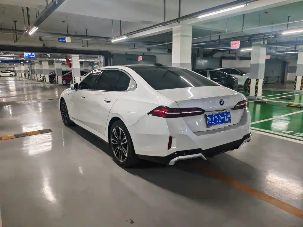 BMW 5 Series 2024 530Li Leading M Sports Package купить на сайте DeffCars