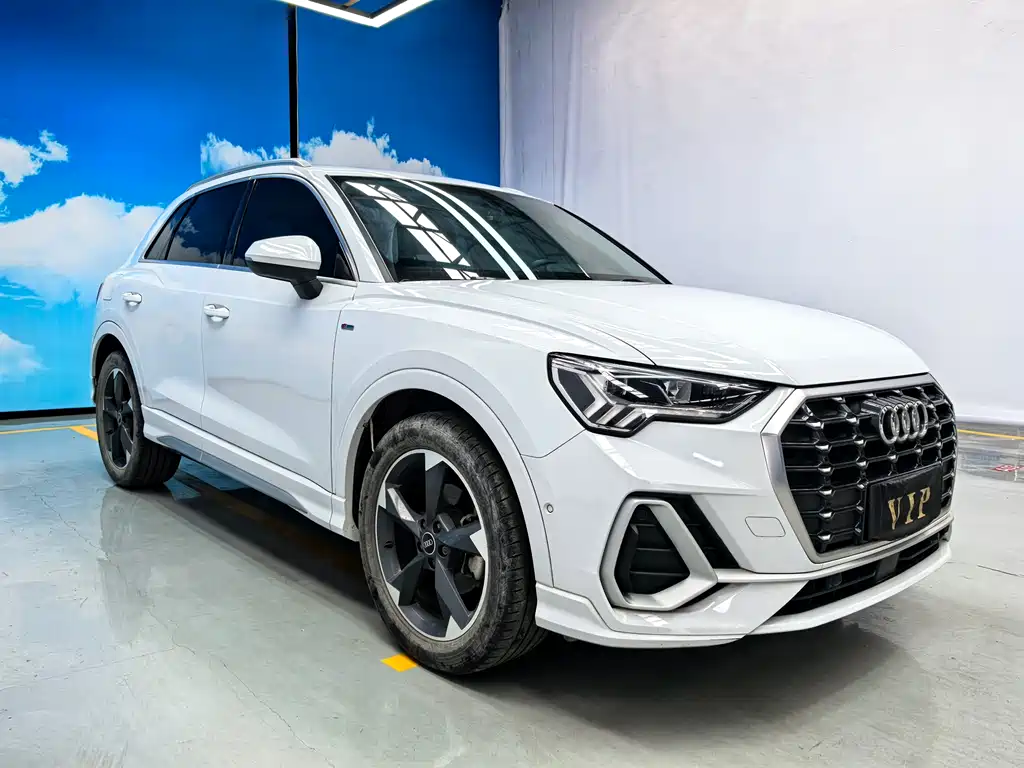 Audi Q3 2022 35 TFSI Fashionable and Dynamic купить на сайте DeffCars