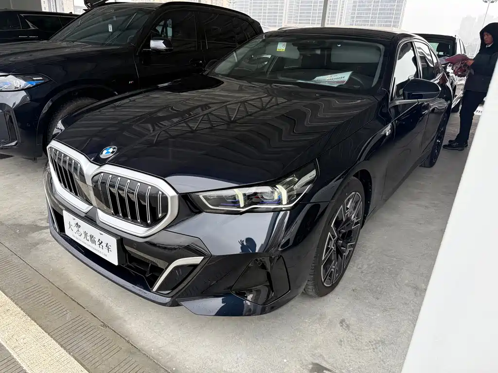 BMW 5 Series 2024 530Li Exclusive M Sports Package купить на сайте DeffCars