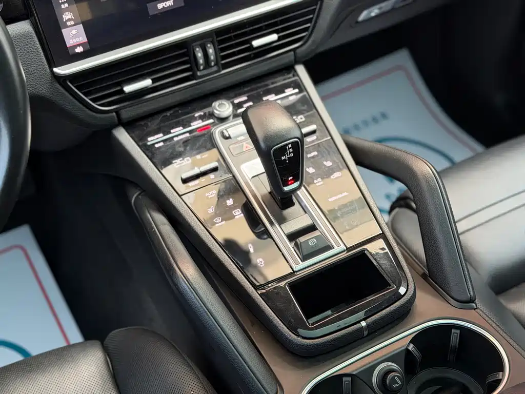 Cayenne New Energy 2019 Cayenne E-Hybrid 2.0T купить на сайте DeffCars