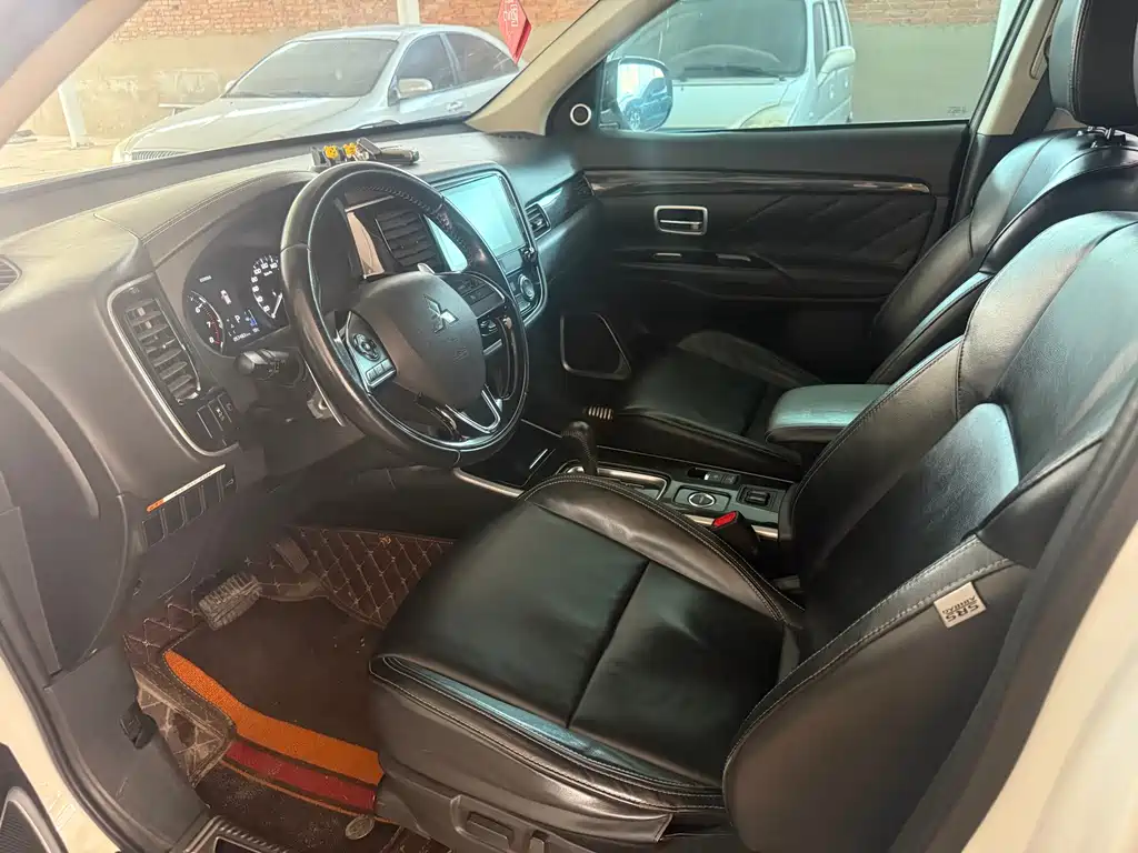 Outlander 2019 2.4L four-wheel drive exclusive version, 5 seats, National V купить на сайте DeffCars