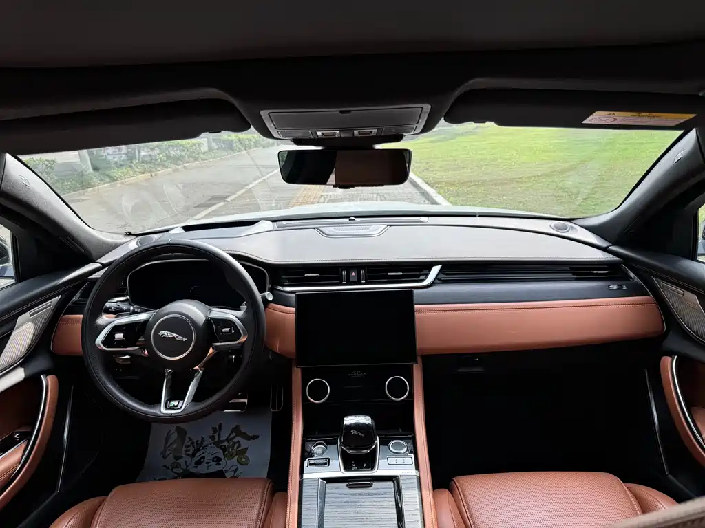 Jaguar XFL 2024 2.0T P300 four-wheel drive flagship sports gold version купить на сайте DeffCars