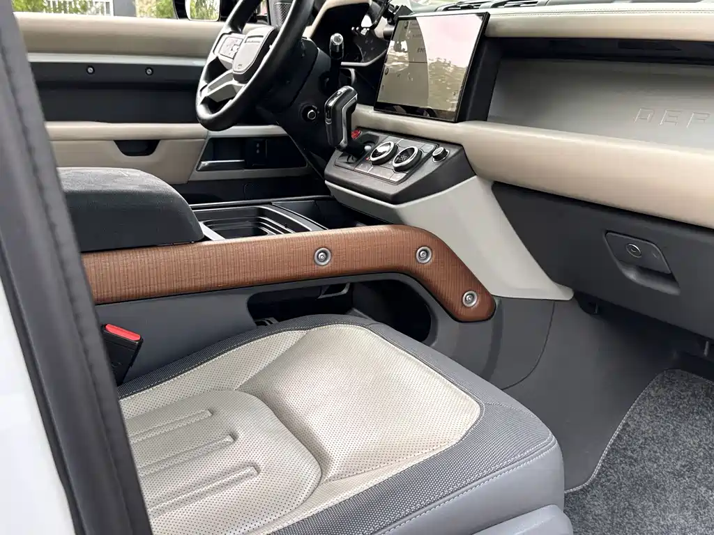 Land Rover Defender 2022 110 P400 X-DYNAMIC HSE купить на сайте DeffCars