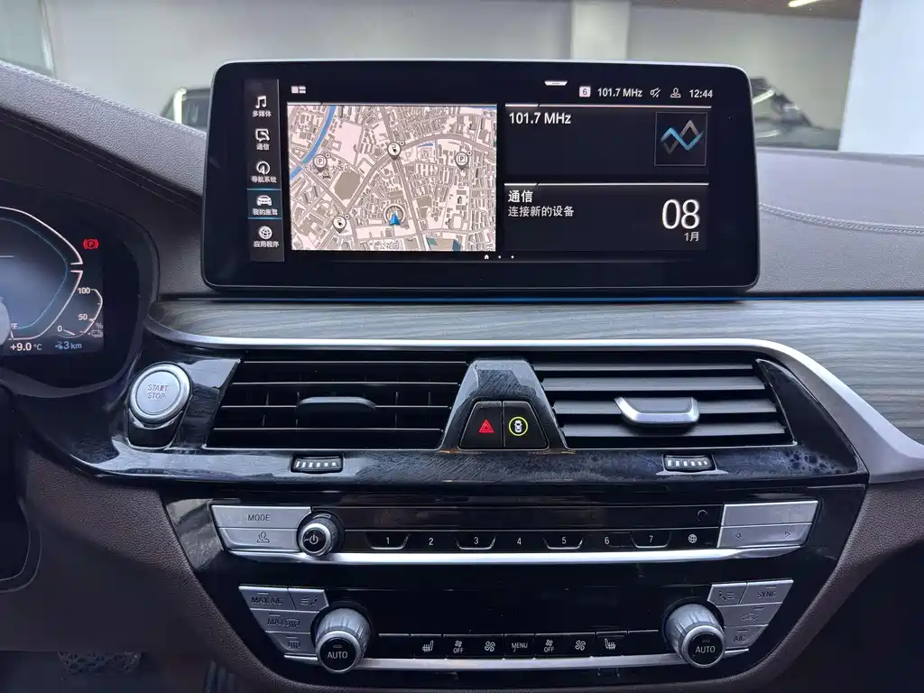BMW 5 Series New Energy 2021 535Le Luxury Package купить на сайте DeffCars