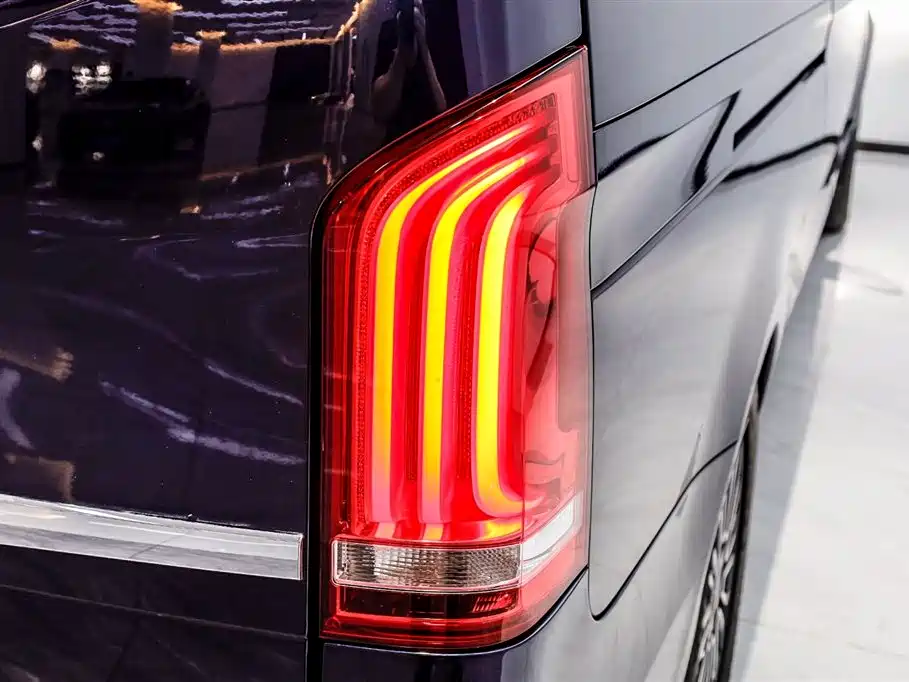 Mercedes-Benz V-Class 2017 V 260 L Premium Extended Edition купить на сайте DeffCars