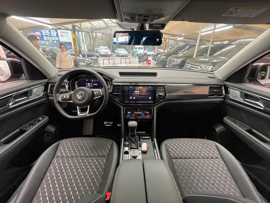 Touron 2020 Touron X facelift 380TSI four-wheel drive luxury version купить на сайте DeffCars