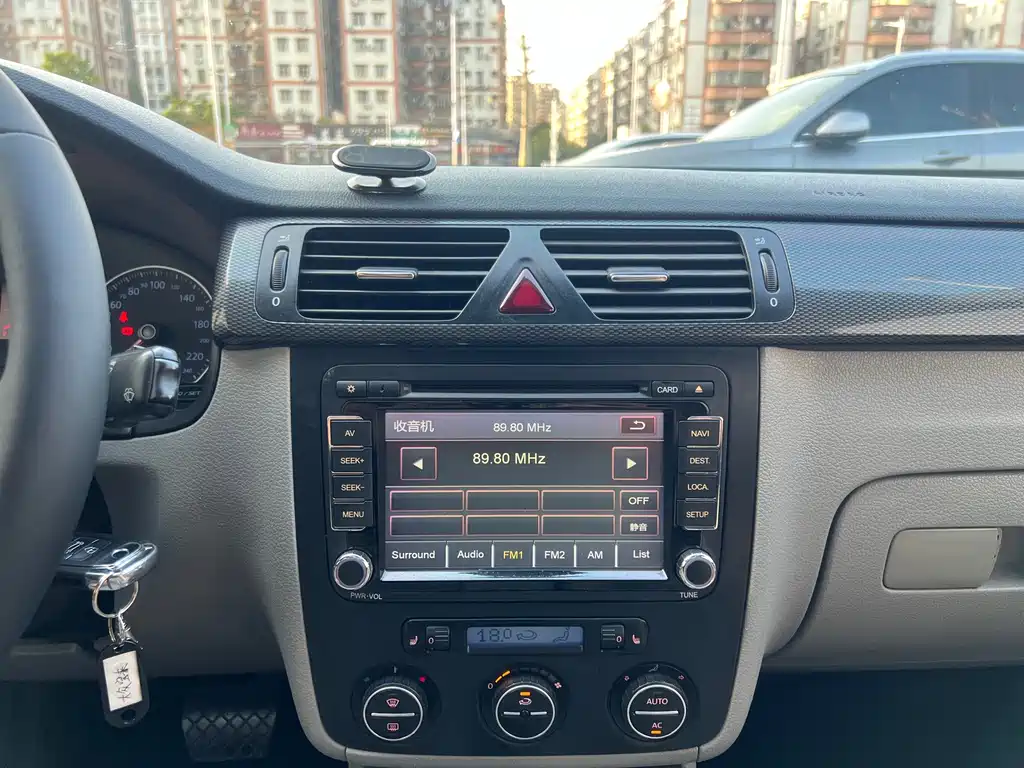Bora 2012 1.6L automatic luxury model купить на сайте DeffCars