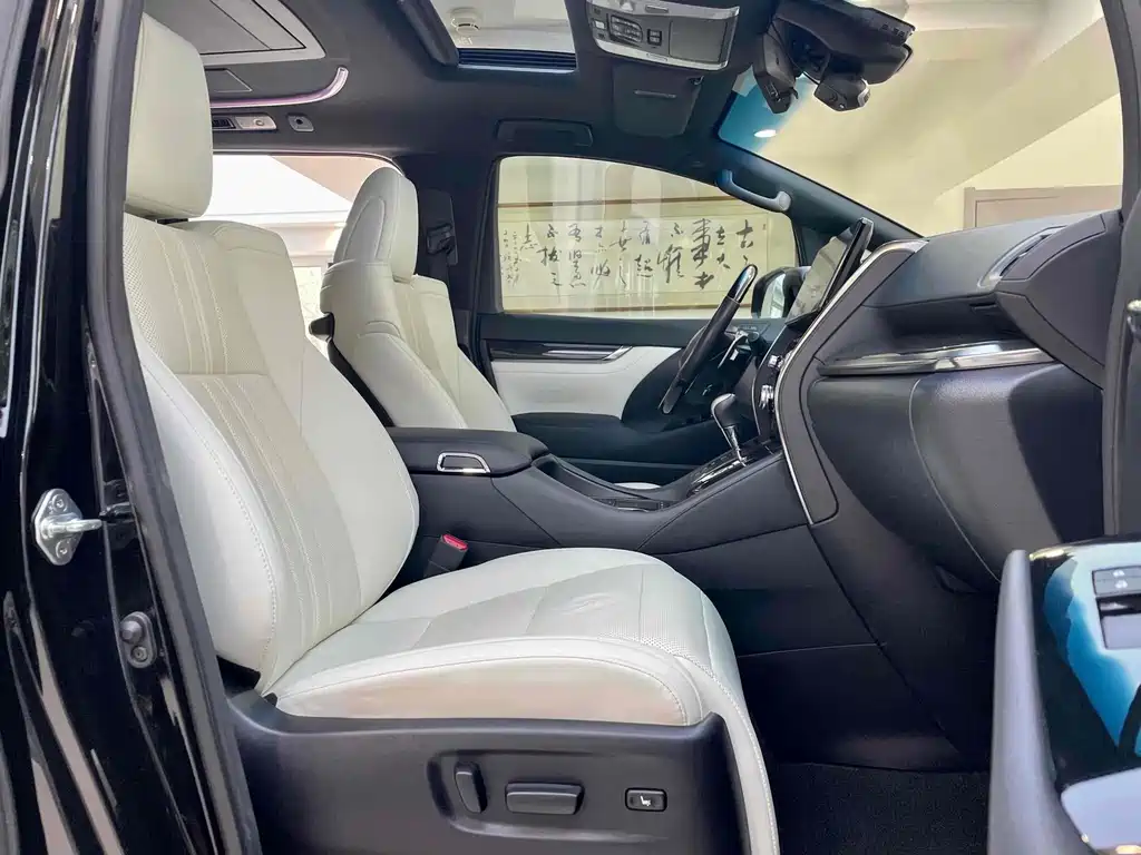 Lexus LM 2020 300h seven-seater elegant version купить на сайте DeffCars