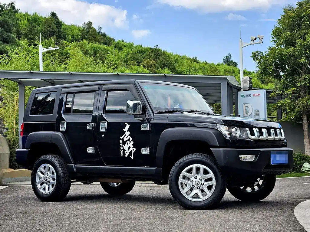 Beijing off-road BJ40 2016 40L 2.0T manual four-wheel drive premium version купить на сайте DeffCars