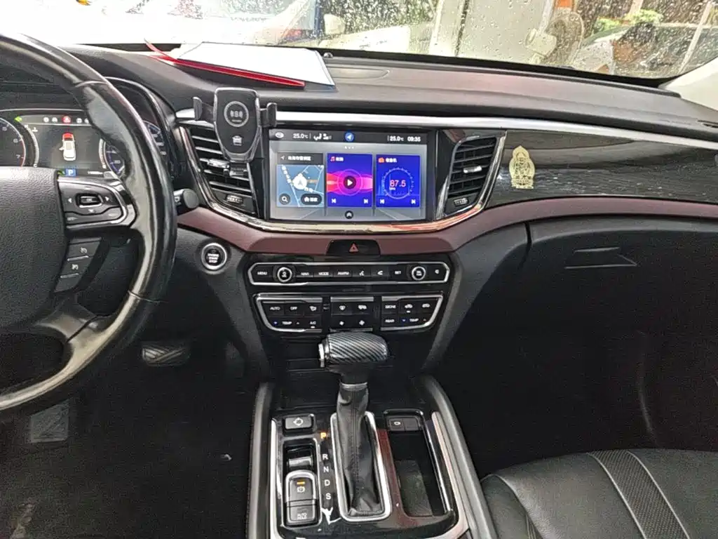 Trumpchi GS8 2017 320T 2WD Deluxe Wisdom Connected Edition (Seven Seater) купить на сайте DeffCars
