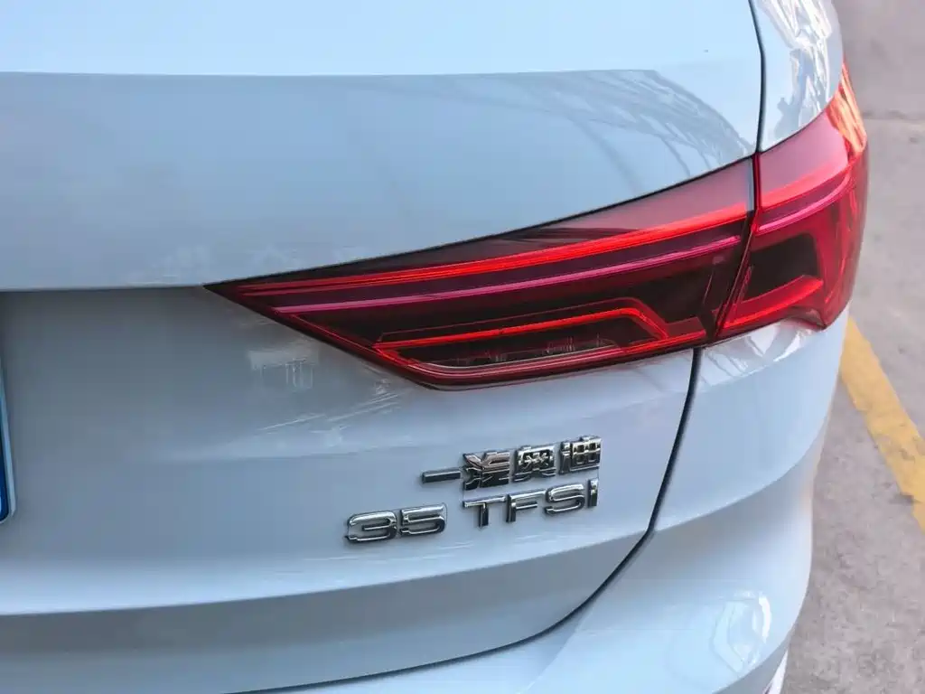 Audi Q3 2023 35 TFSI Fashionable and Dynamic (1.5T) купить на сайте DeffCars
