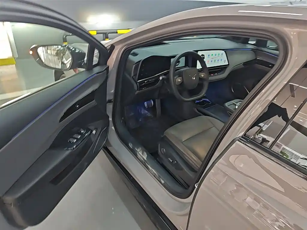Hongqi EH7 2025 640 four-wheel drive smart version купить на сайте DeffCars