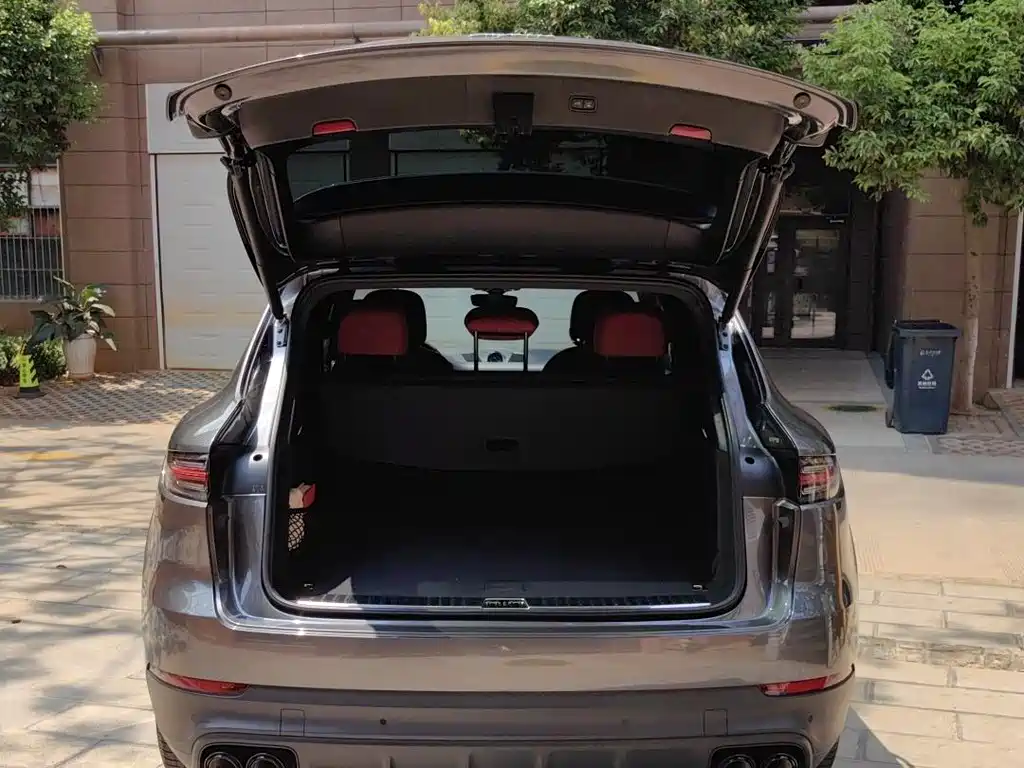 Cayenne New Energy 2022 Cayenne E-Hybrid 2.0T Platinum Edition купить на сайте DeffCars