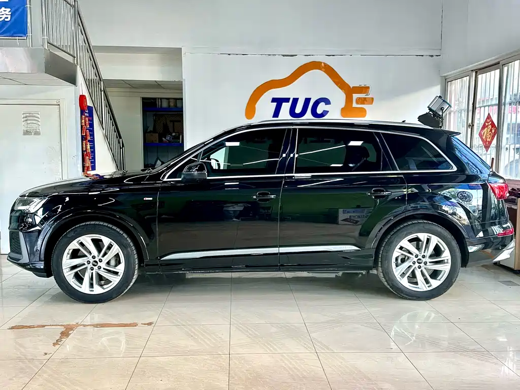 Audi Q7 2023 45 TFSI quattro S line sports купить на сайте DeffCars