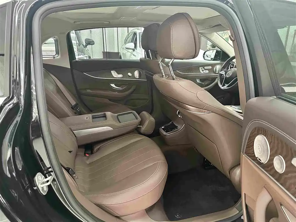Mercedes-Benz E-Class 2023 E 300 L Luxury Model купить на сайте DeffCars