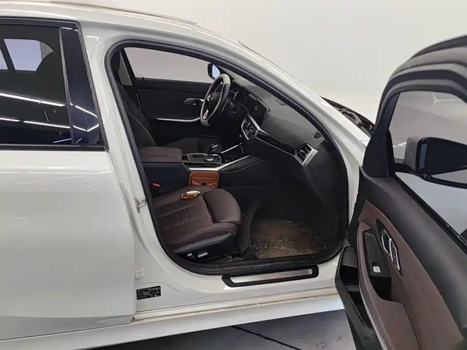 BMW 3 Series 2021 320i Sports Package купить на сайте DeffCars