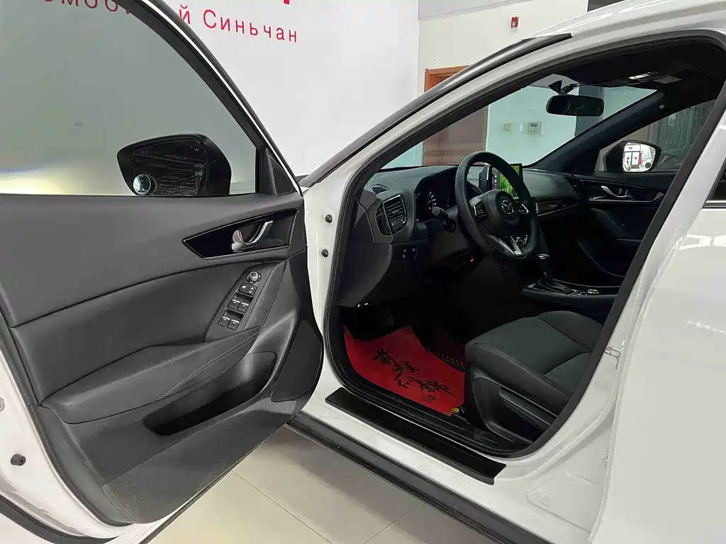 Mazda CX-4 2021 2.0L automatic two-wheel drive Blue Sky Vitality Edition купить на сайте DeffCars