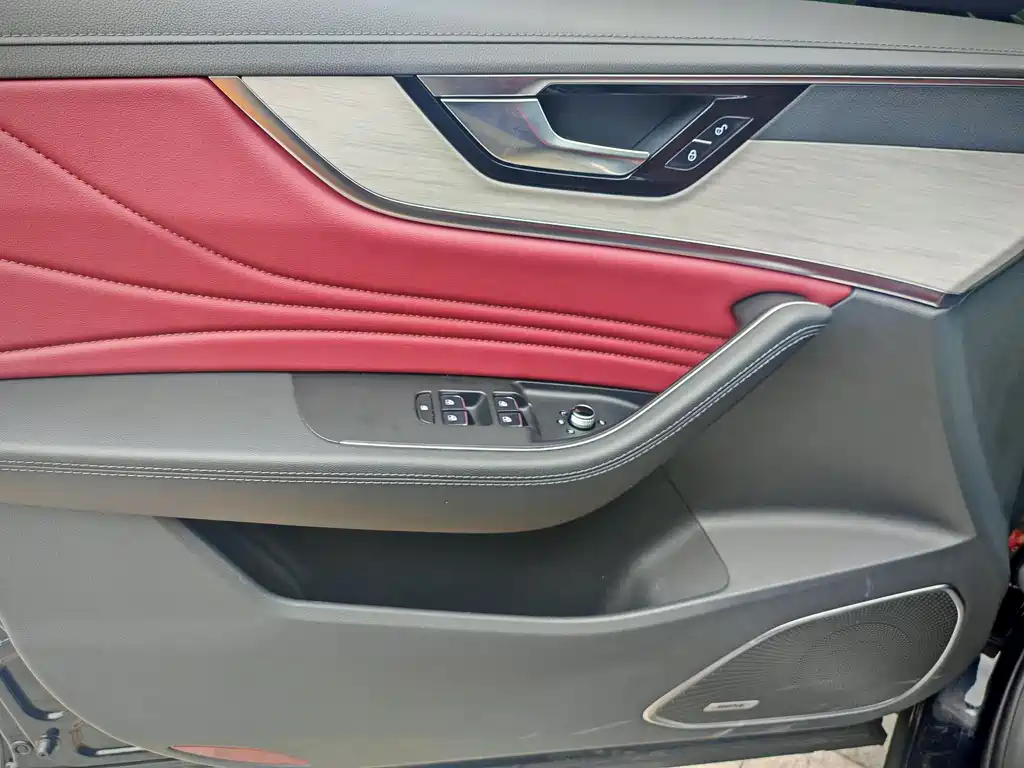 Hongqi HS5 2025 2.0T two-wheel drive Xuanying Edition купить на сайте DeffCars