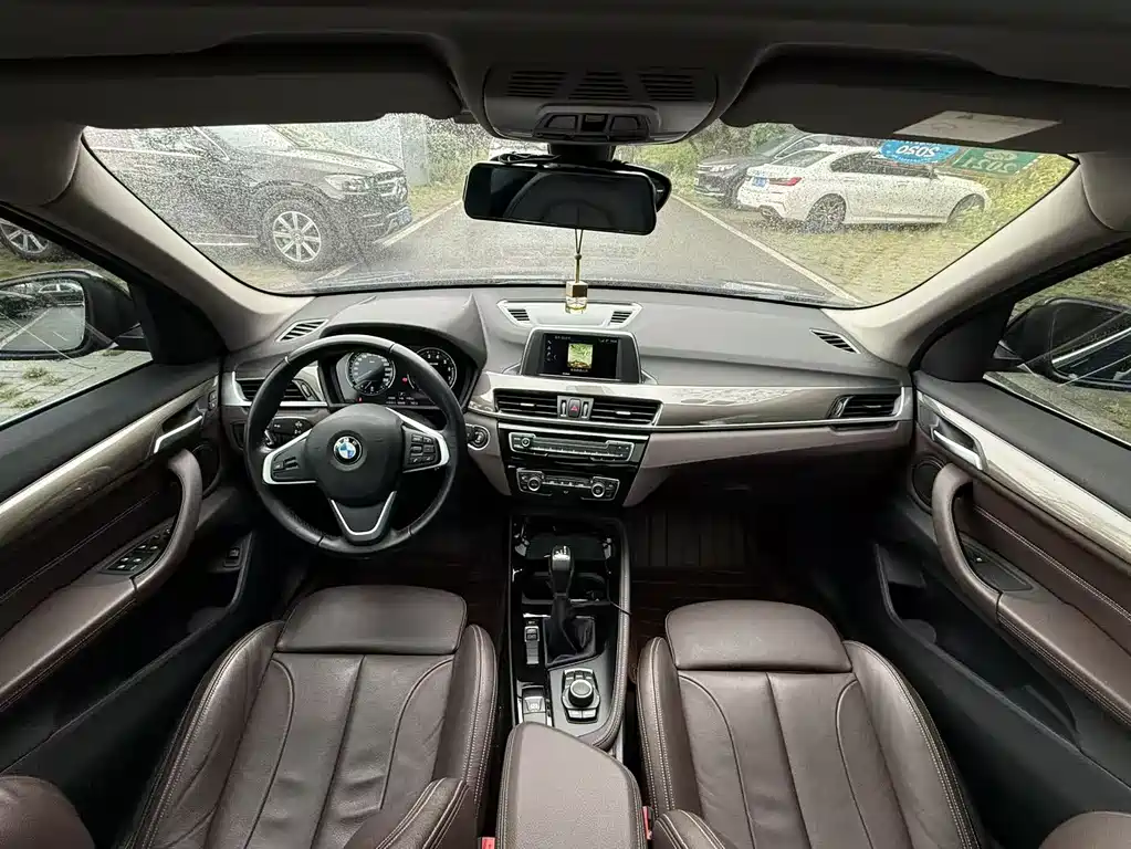 BMW X1 2019 sDrive18Li Exclusive Model купить на сайте DeffCars