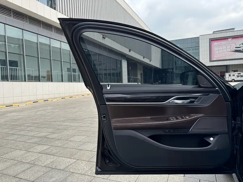 BMW 7 Series 2019 740Li Leading M Sports Package купить на сайте DeffCars