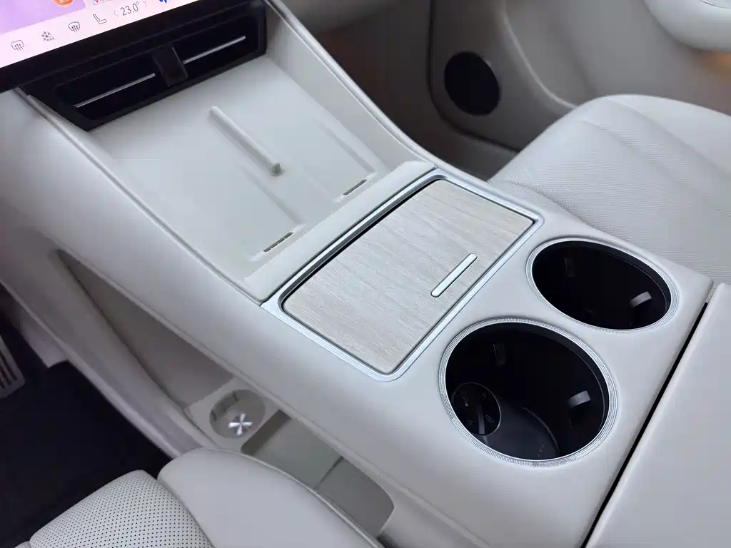 Zhijie R7 2025 extended range 251km Max купить на сайте DeffCars