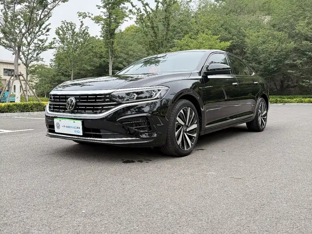 Passat 2023 330TSI Deluxe Edition купить на сайте DeffCars