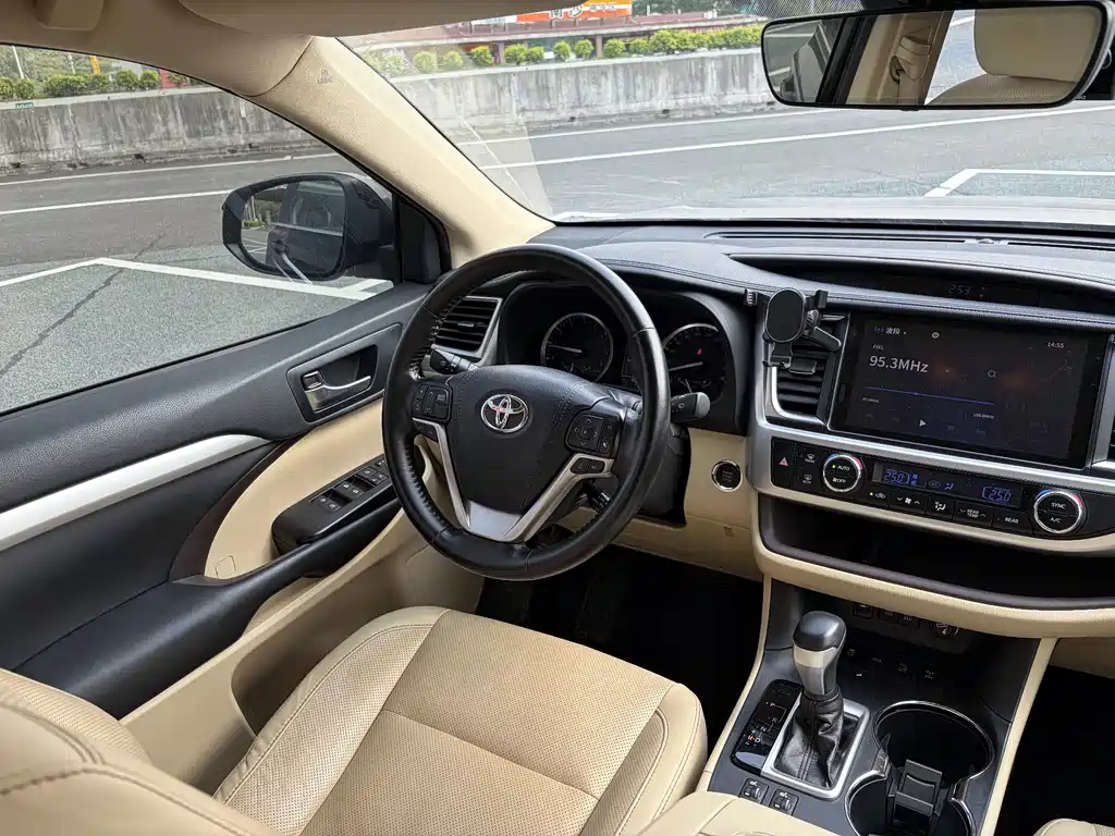 Highlander 2018 2.0T 4WD Premium Edition 7 Seater Country VI купить на сайте DeffCars
