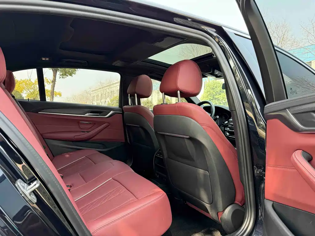 BMW 5 Series 2021 530Li Leading M Sports Package купить на сайте DeffCars
