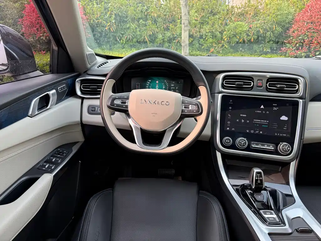 Lynk & Co 01 2019 2.0T 2WD Yao Pro Edition National VI купить на сайте DeffCars